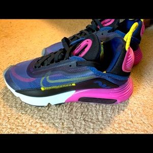 Women’s Nike Air Max’s size 5.5 stickers still on inside of shoe, never worn!
